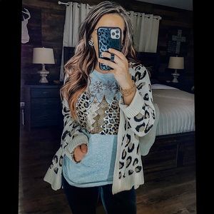Women’s leopard Christmas tee